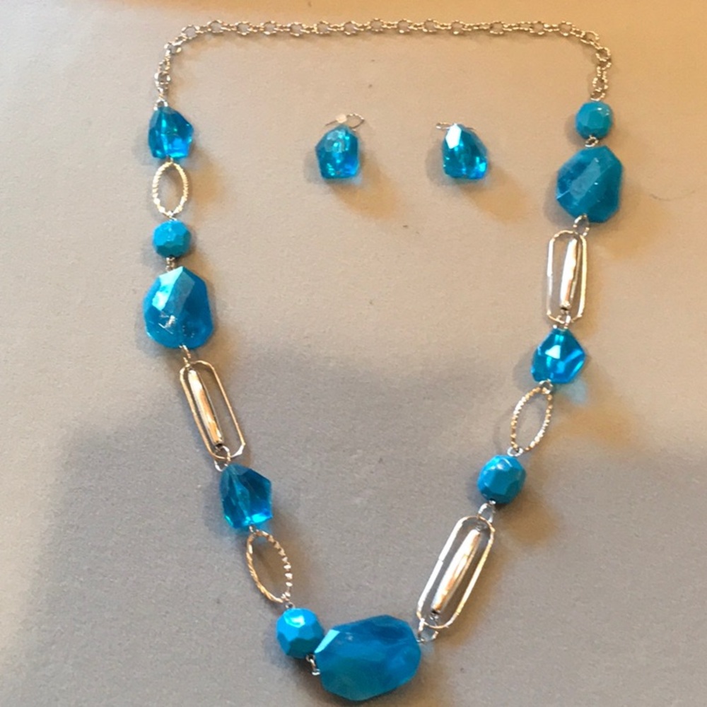 NWOT Fashion Jewelry Necklace/Earring Set